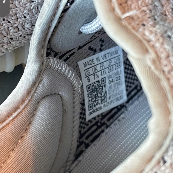 Adidas Yeezy 350v - Picture 7 of 12